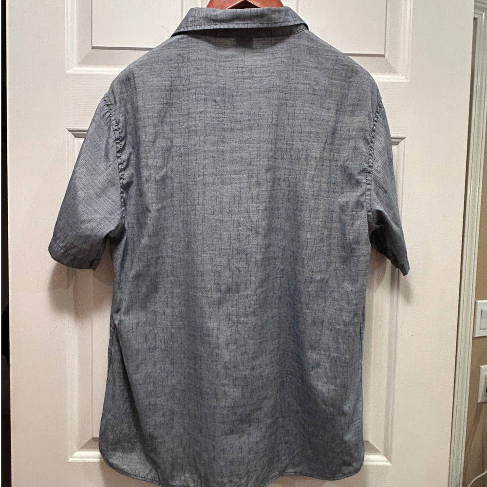 Vese Lightweight Blue Button Down Short Sleeve Shirt, Size XL - Picture 2 of 4